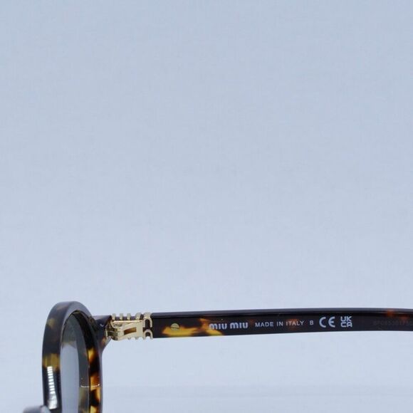 ?️ New Miu Miu MU04ZS VAU07F Sunglasses - Honey Havana Frame, Light Grey Lenses main image 5